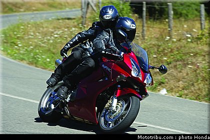 honda_800_vfr_2006_002.jpg