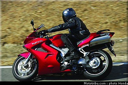 honda_800_vfr_2006_003.jpg