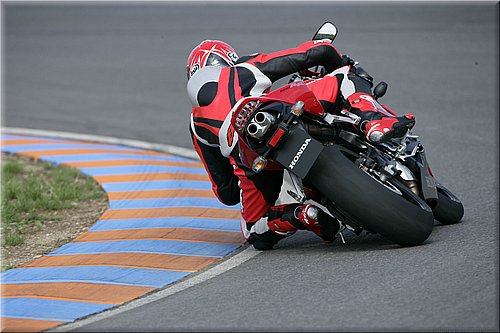honda-1000cbr-2007-012.jpg