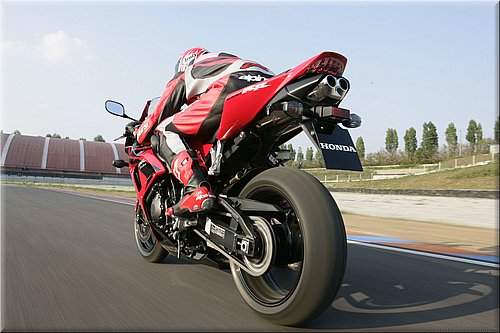 honda-1000cbr-2007-013.jpg