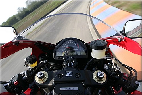 honda-1000cbr-2007-014.jpg