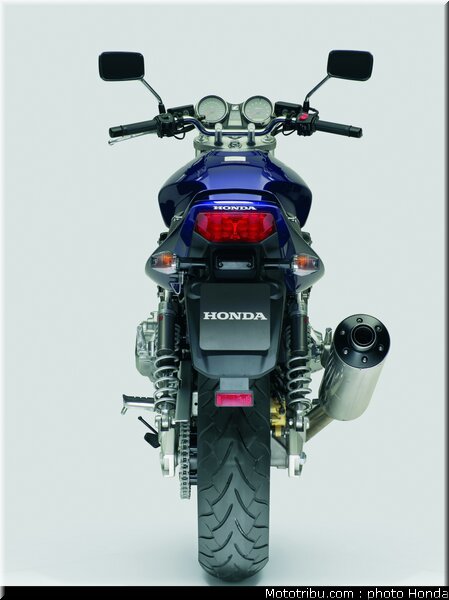 honda_cb1300_2007_007