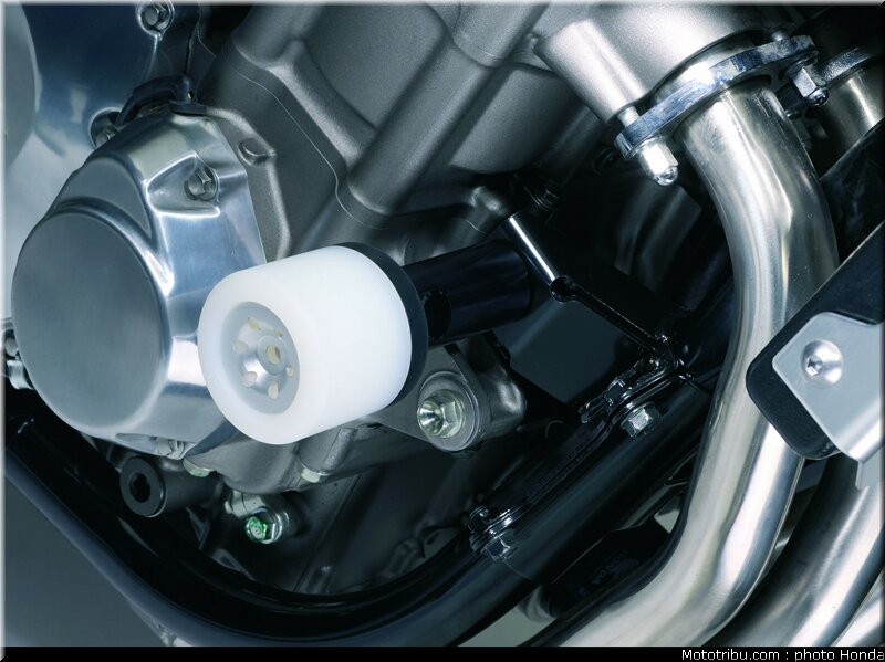 honda_cb1300_2007_011