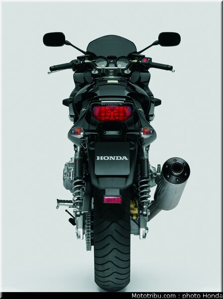 honda_cb1300s_2007_011