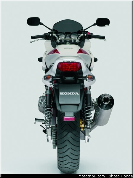honda_cb1300s_2007_012