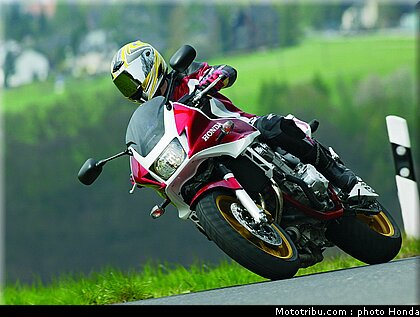 honda_cb1300s_2007_001.jpg