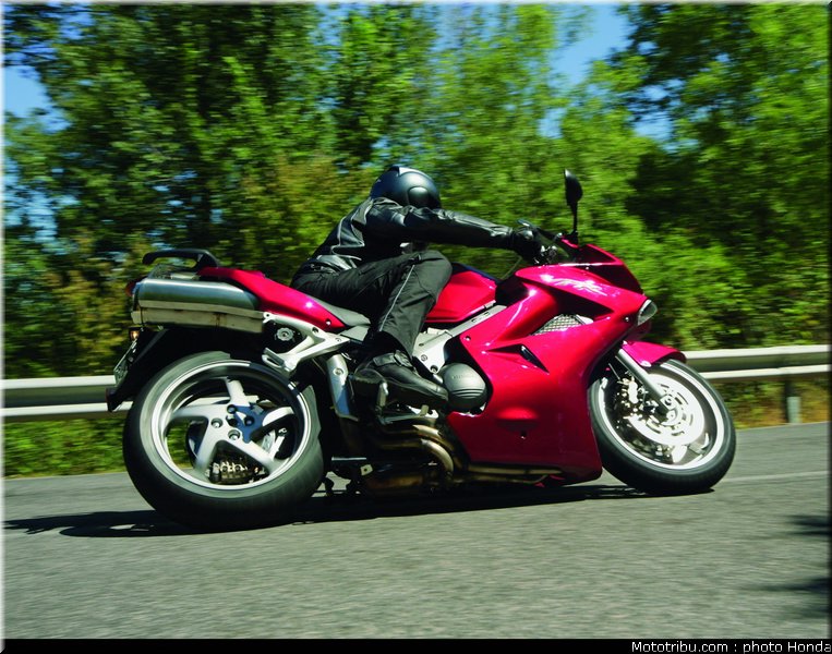 honda_800_vfr_2007_001