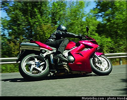 honda_800_vfr_2007_001.jpg