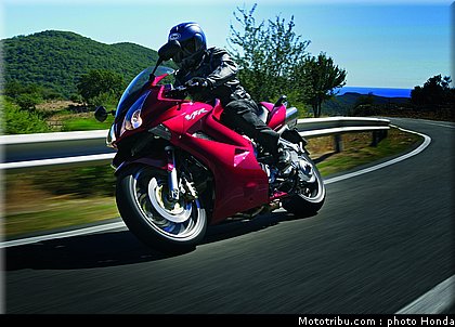 honda_800_vfr_2007_002.jpg