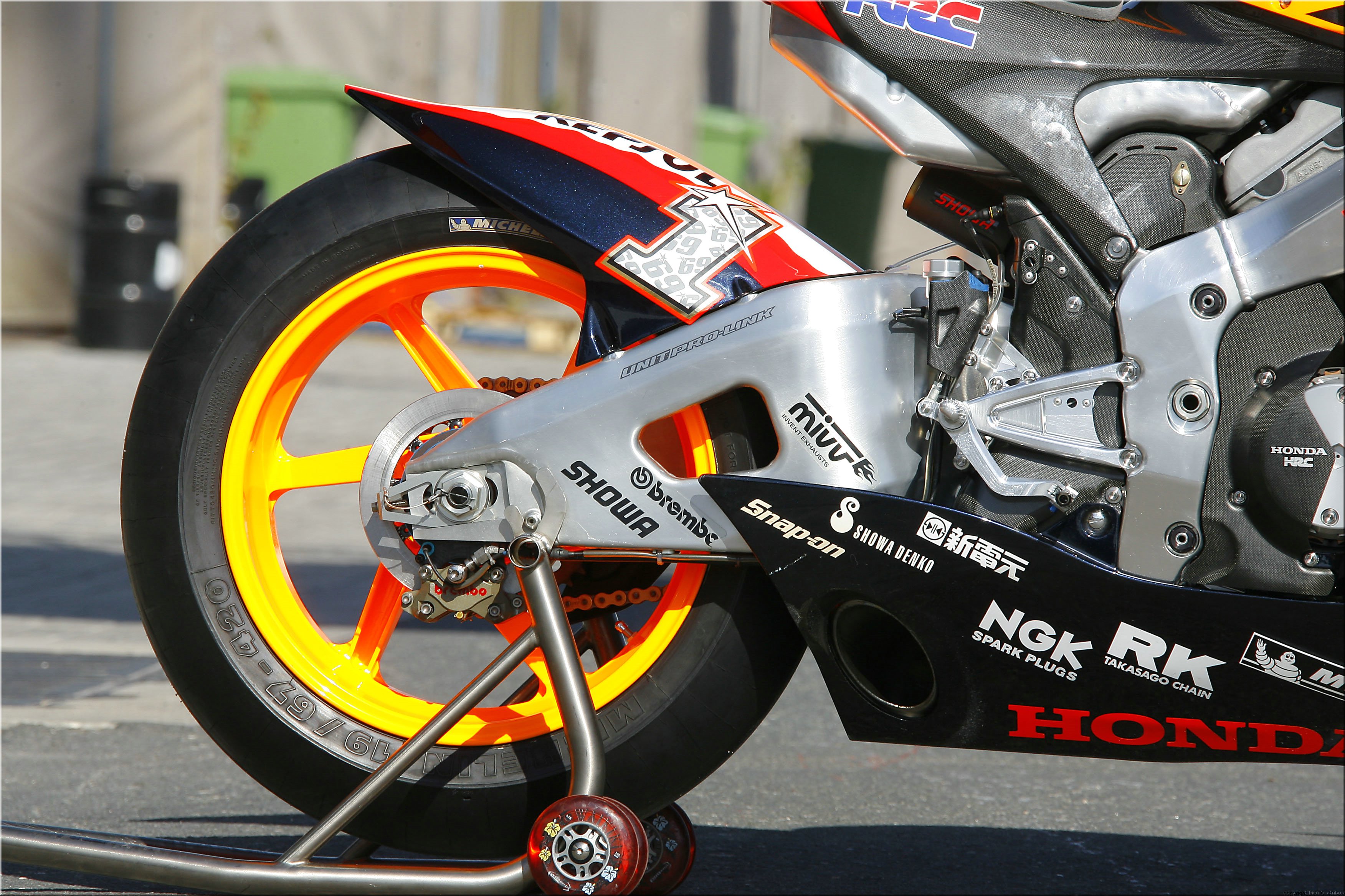 MOTO 