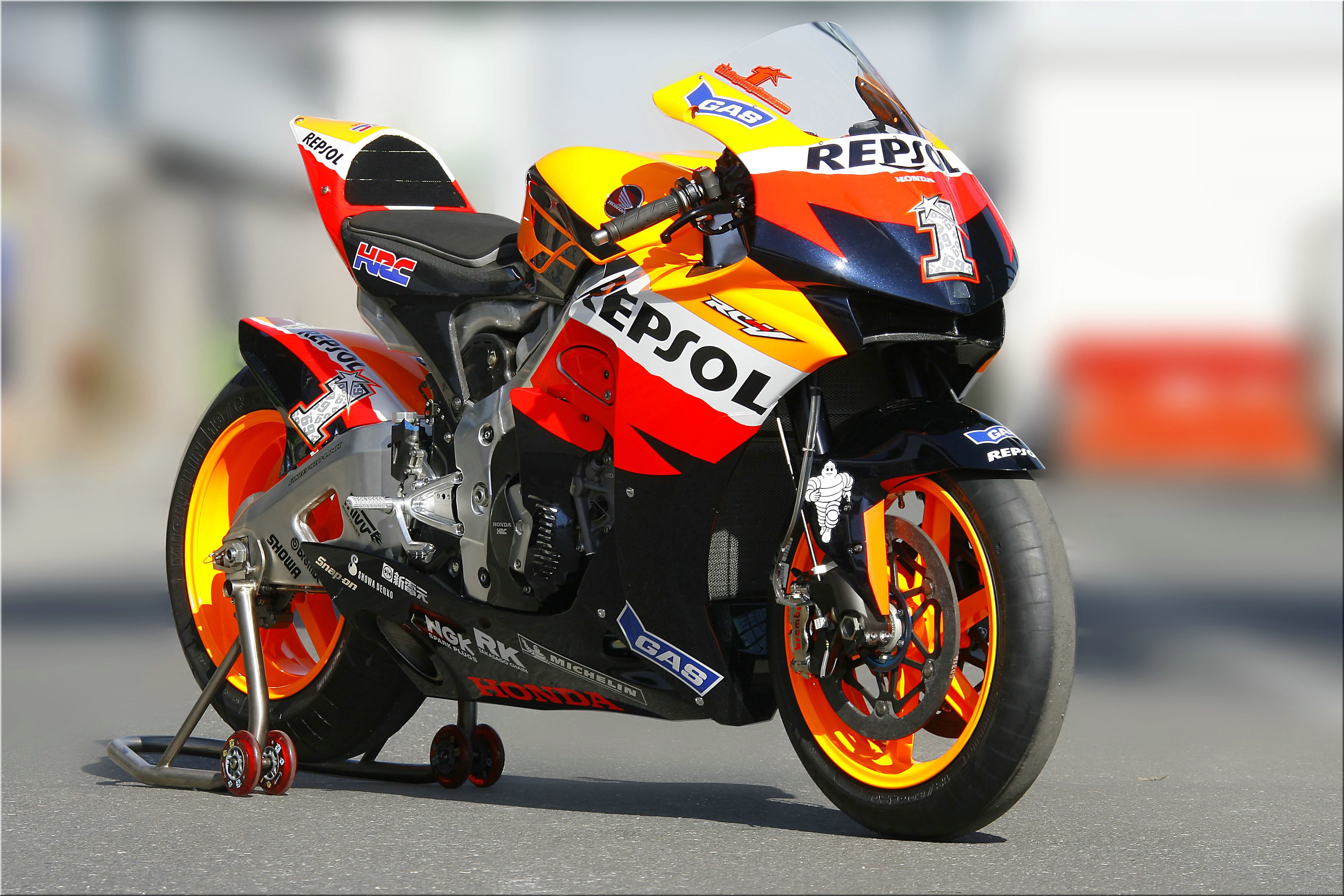 MOTO 