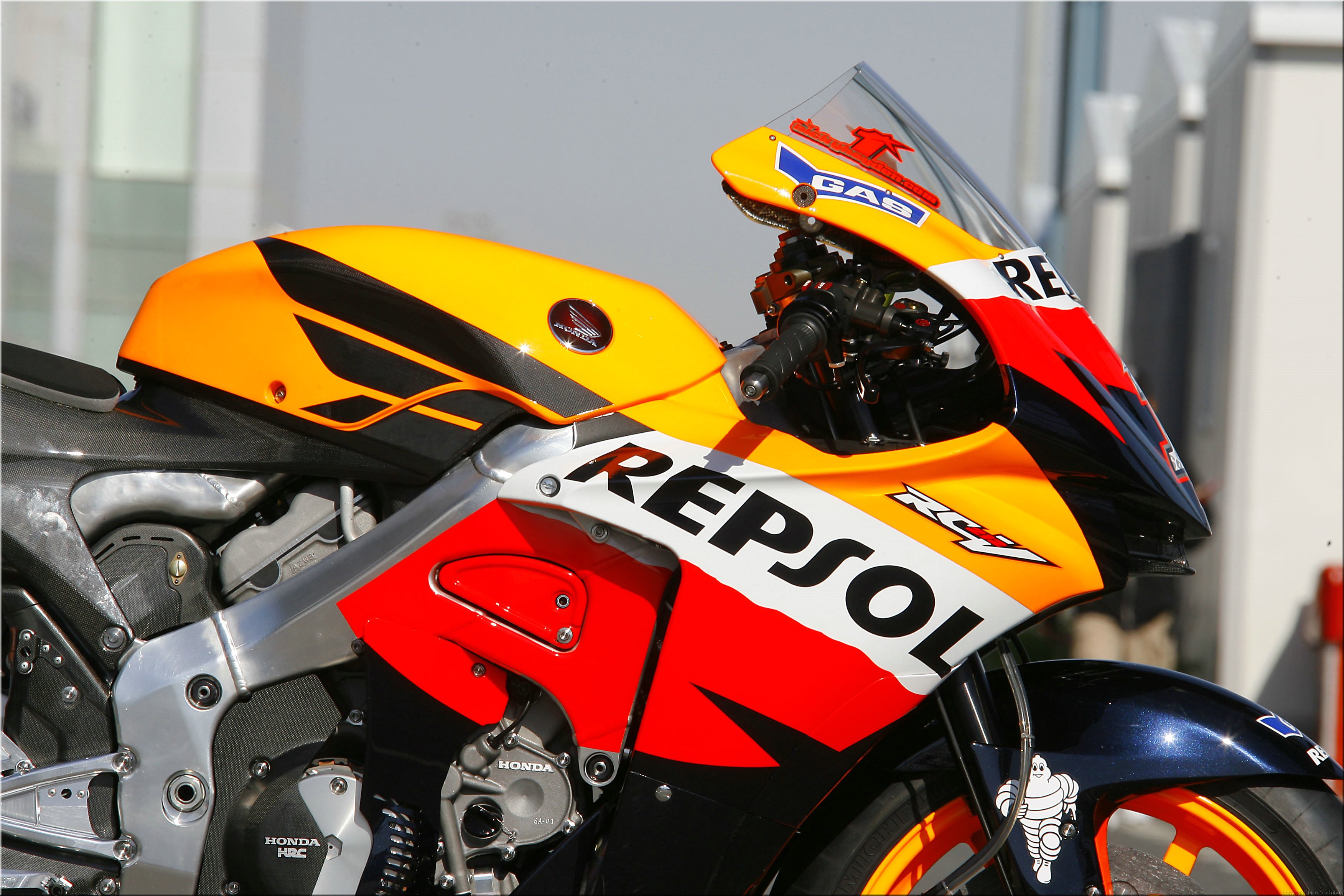 MOTO 