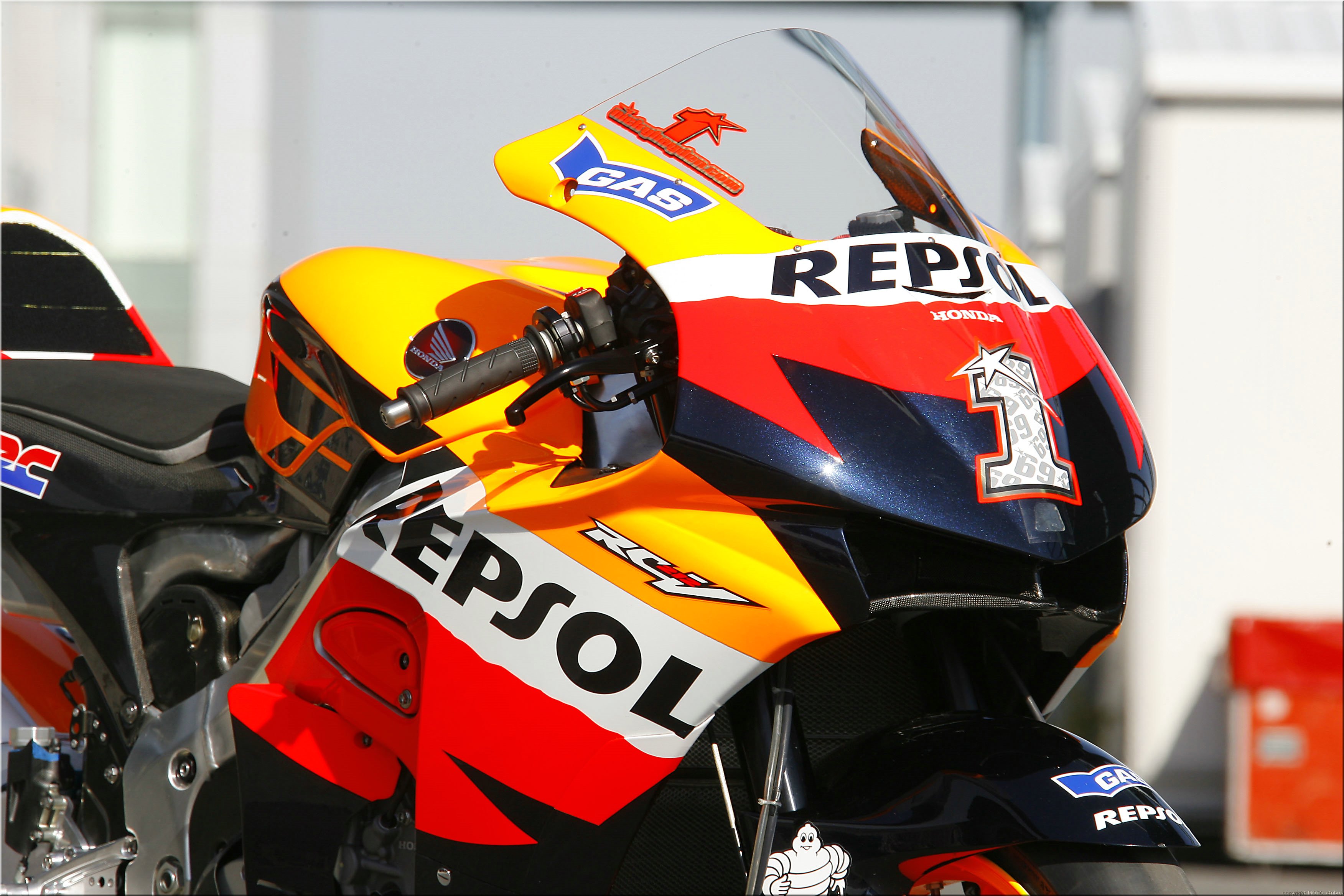 MOTO 