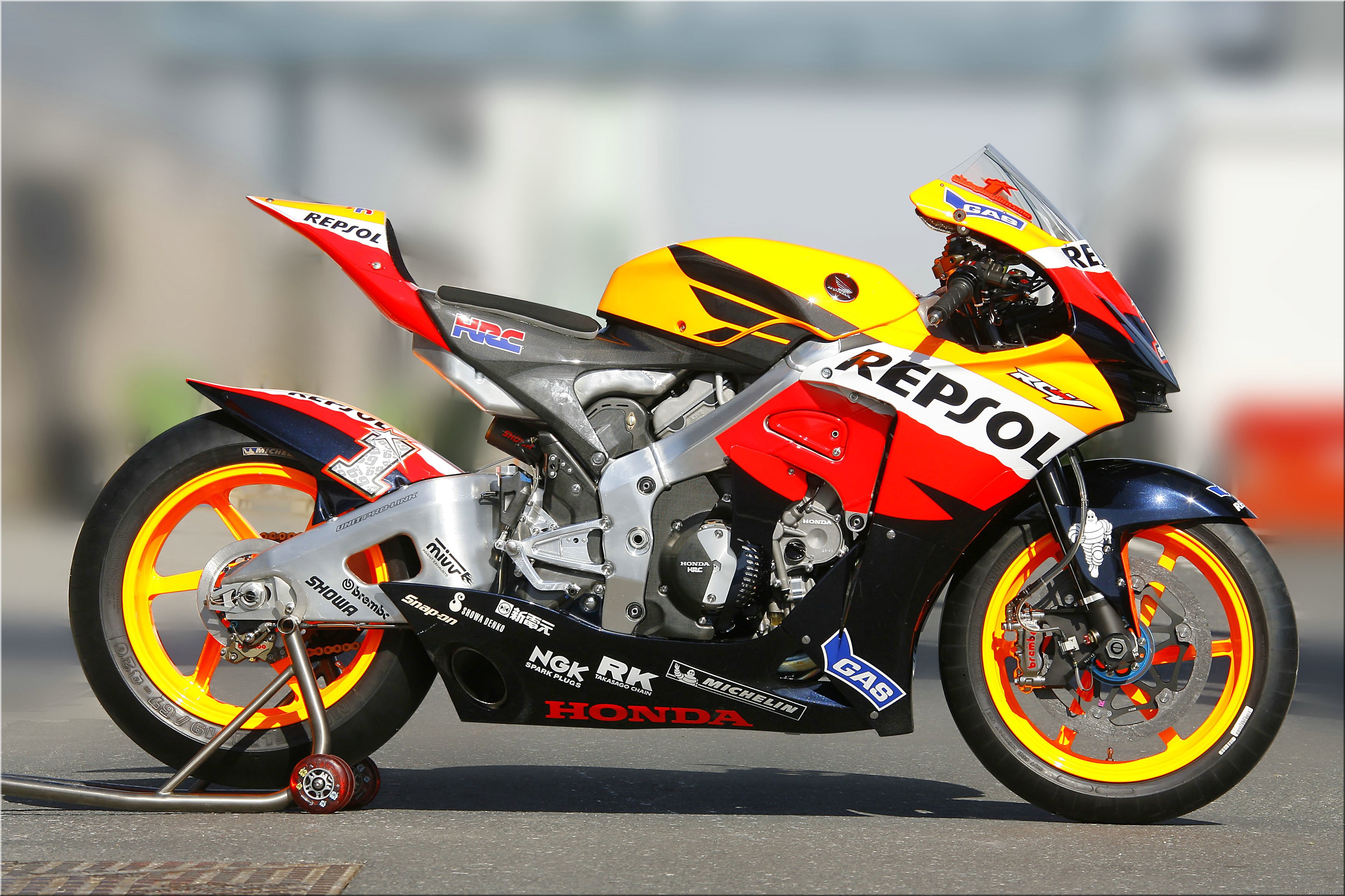 MOTO 