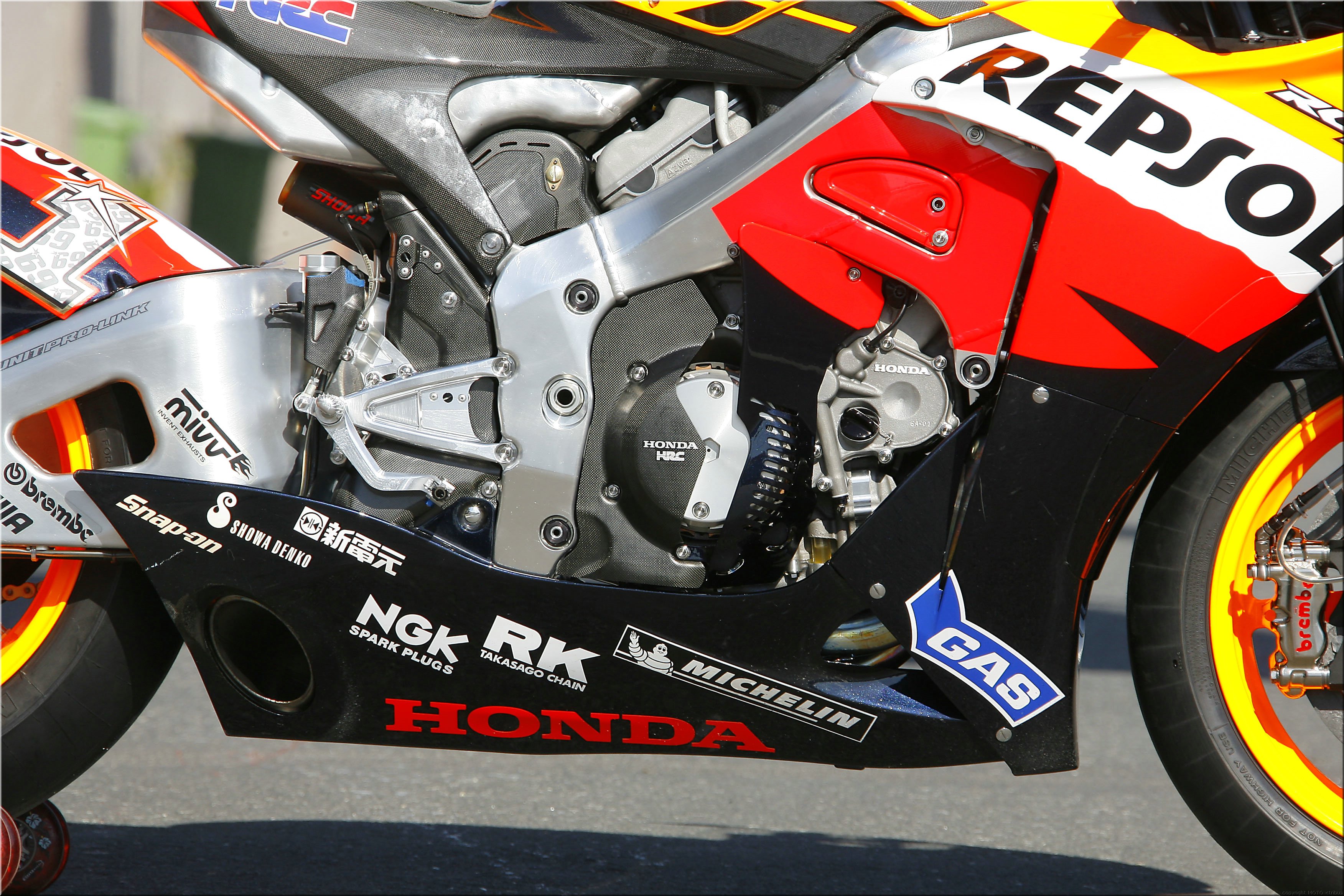 MOTO 