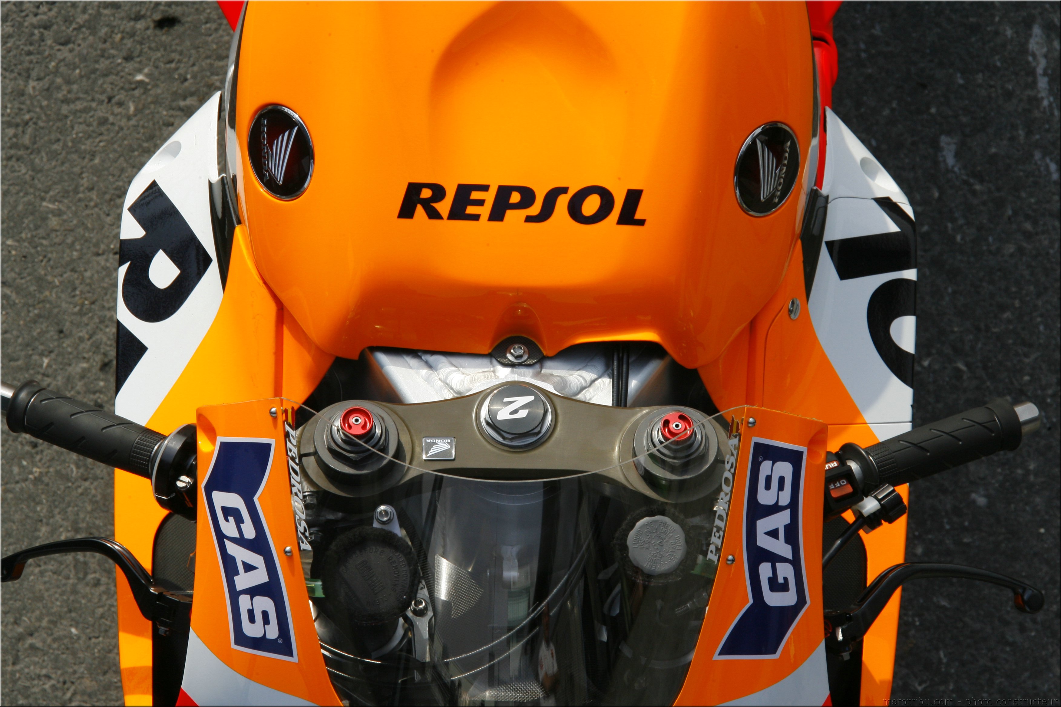 MOTO 