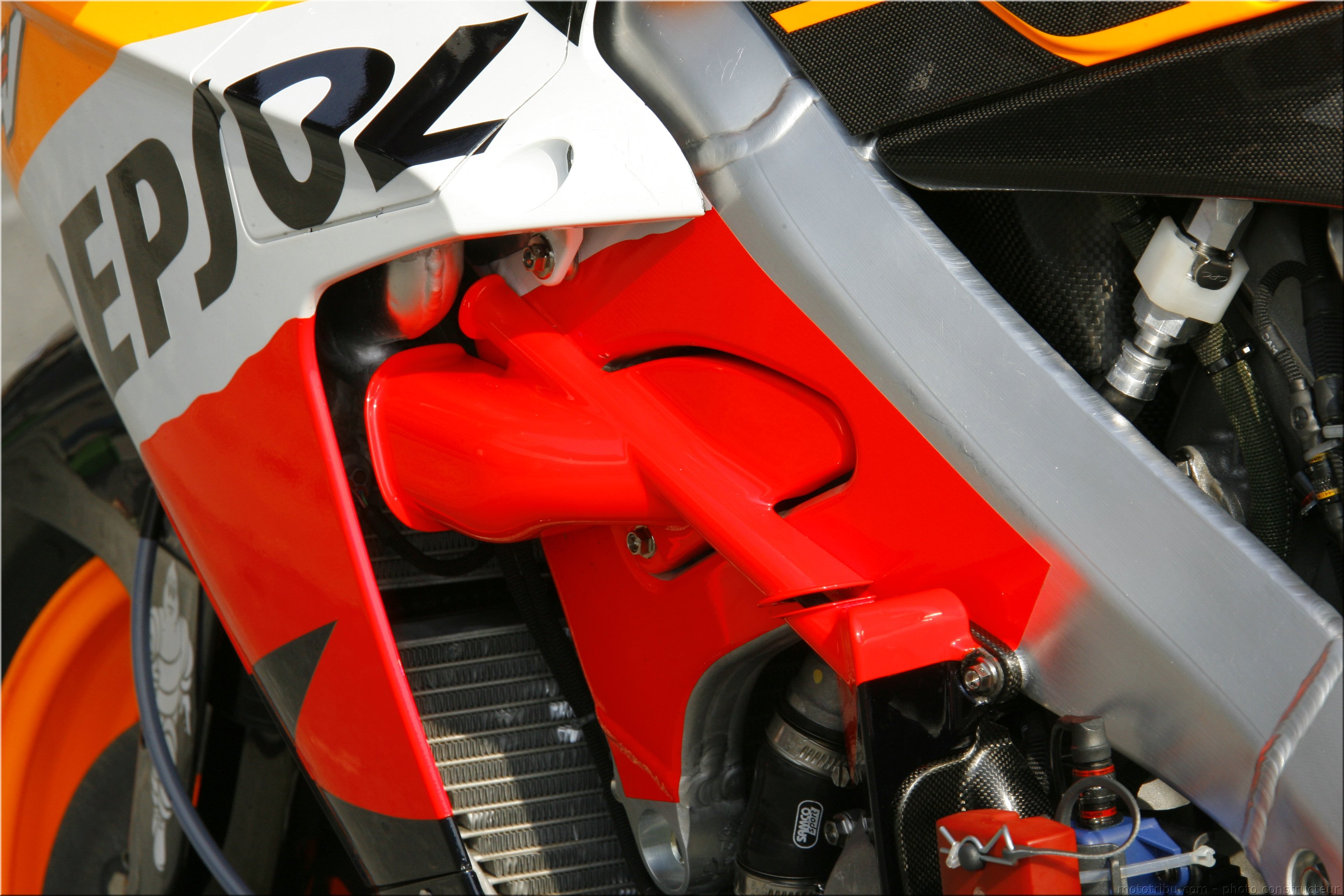 MOTO 