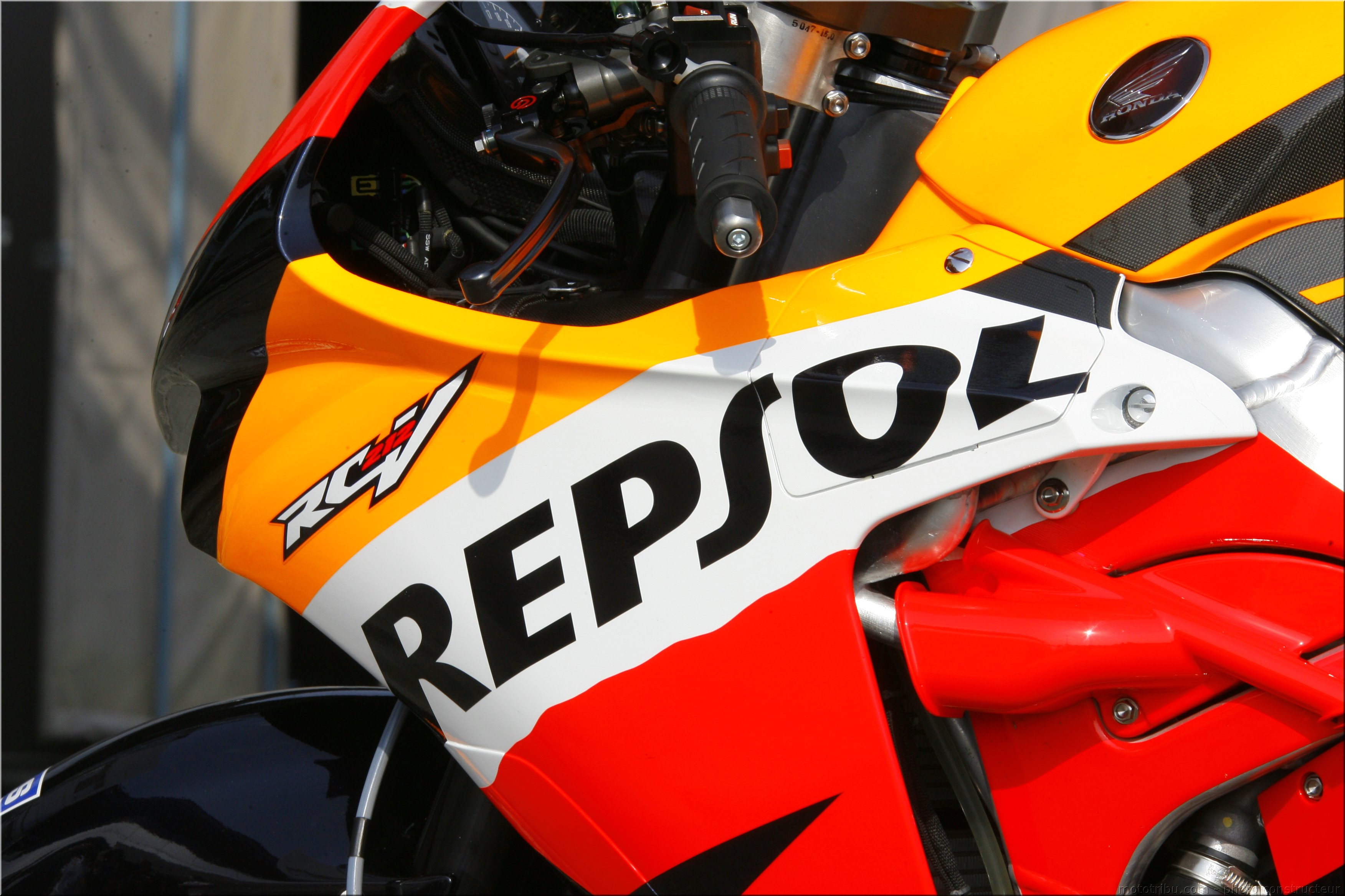 MOTO 