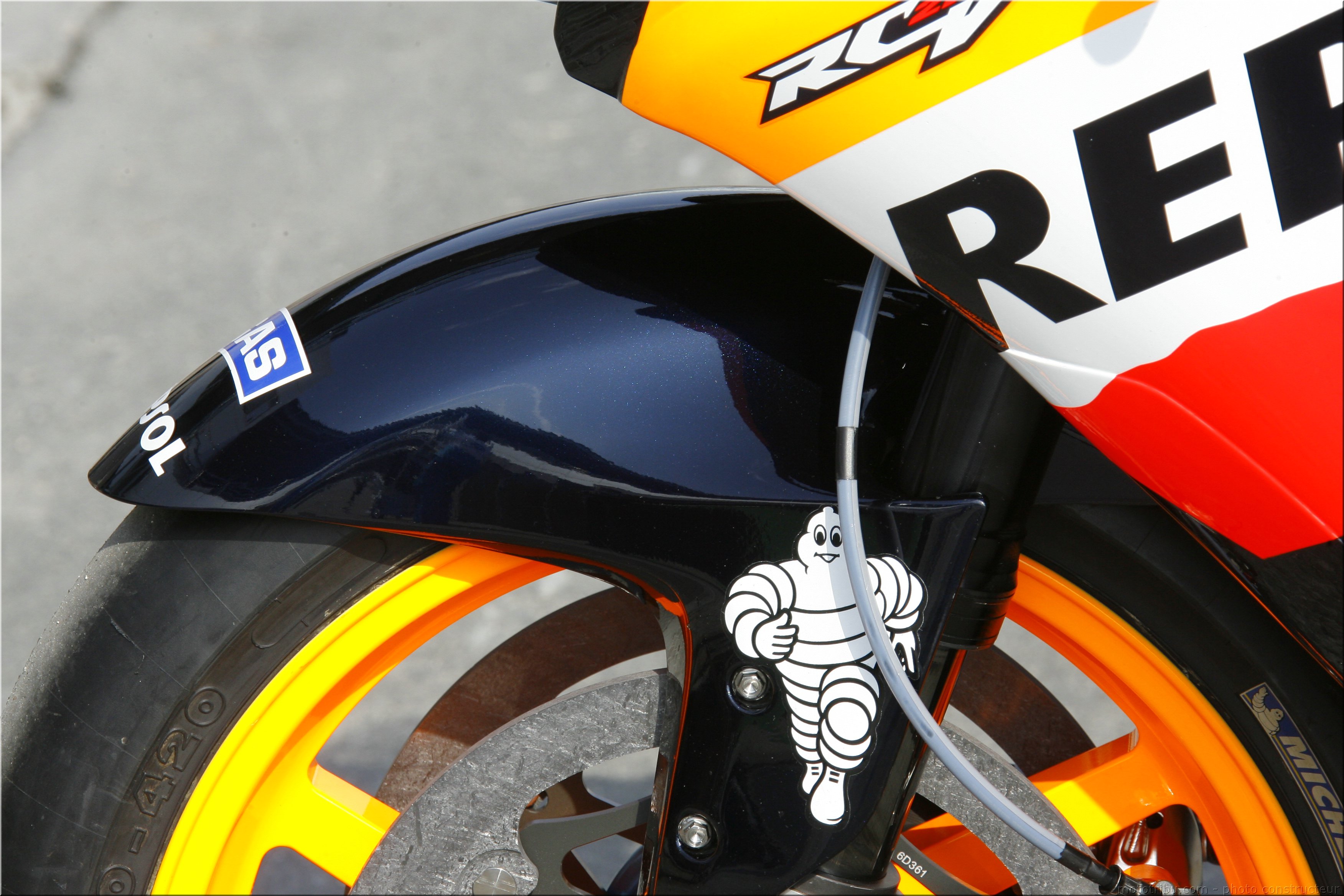 MOTO 