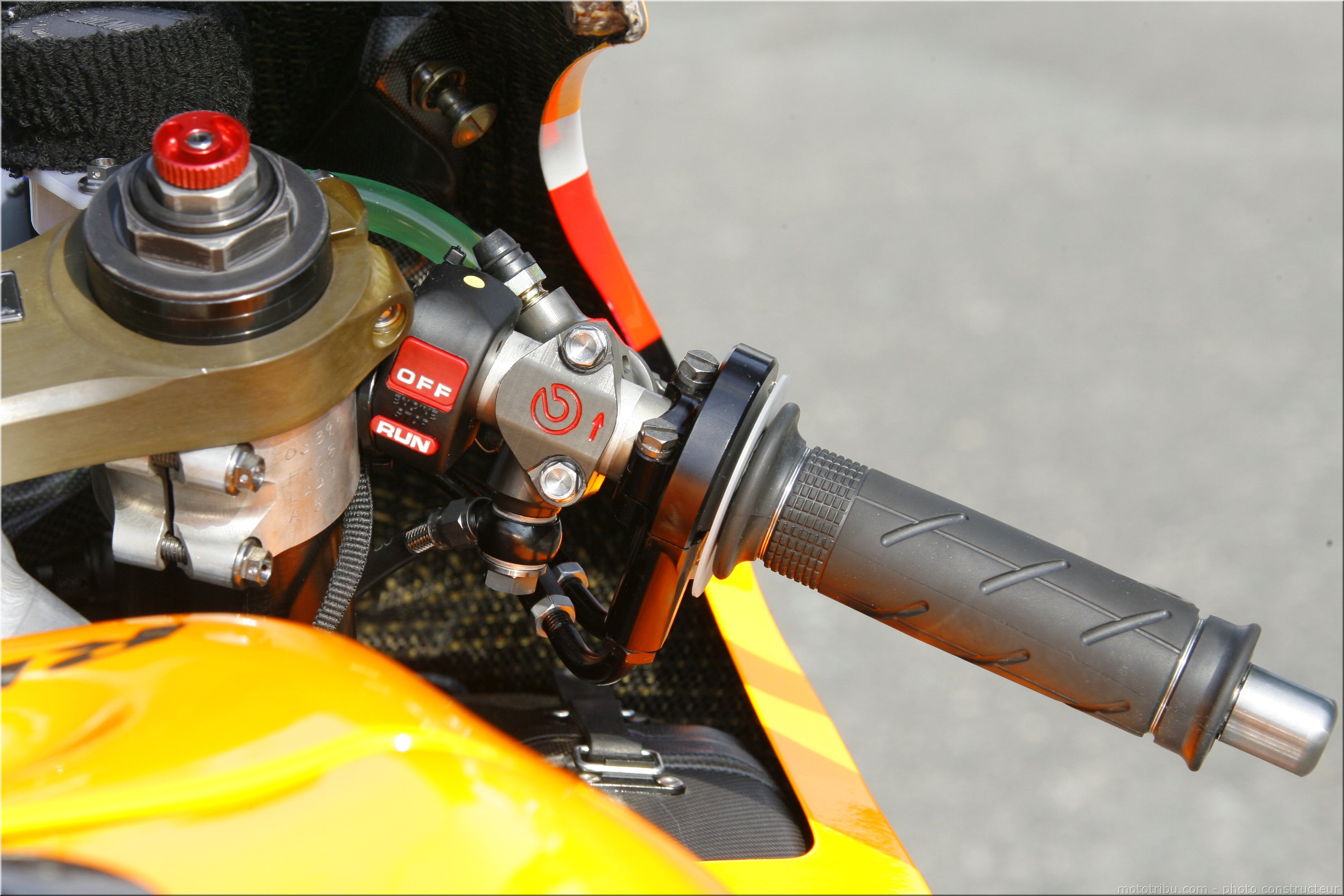 MOTO 