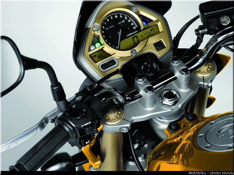honda_600hornet_2008_045