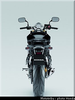 honda_600hornet_2008_037.jpg