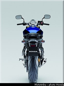 honda_600hornet_2008_038.jpg