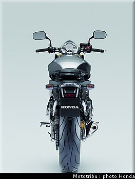 honda_600hornet_2008_039.jpg