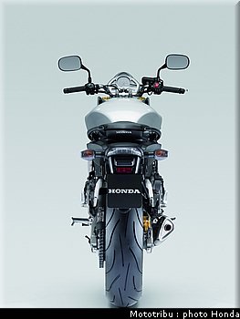 honda_600hornet_2008_040.jpg
