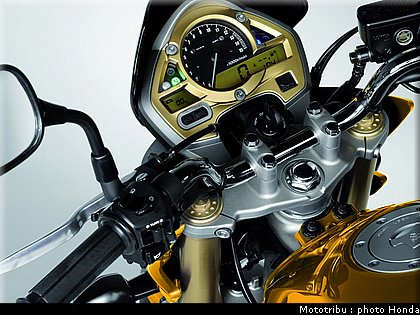 honda_600hornet_2008_045.jpg