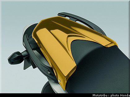 honda_600hornet_2008_048.jpg