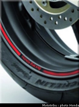 honda_600hornet_2008_053.jpg