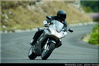 honda_800_vfr_2008_001.jpg