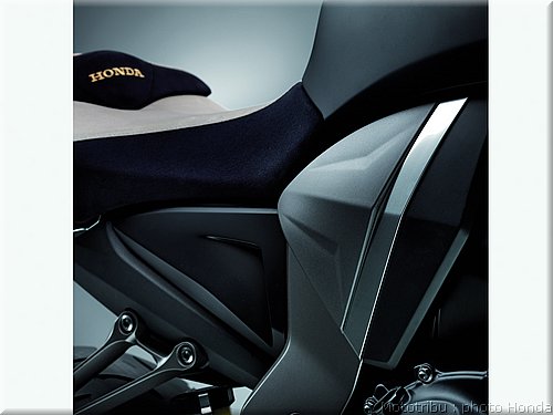 honda_cb1000r_2008_26.jpg