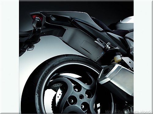 honda_cb1000r_2008_28.jpg