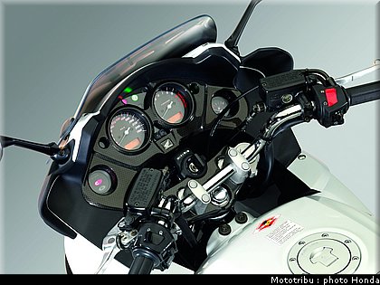 honda_cbf_1000_2009_028.jpg