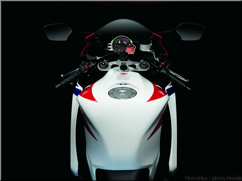 honda-cbr1000rr-2009_020