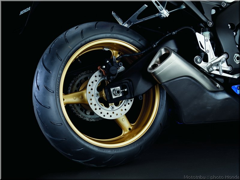 honda-cbr1000rr-2009_037