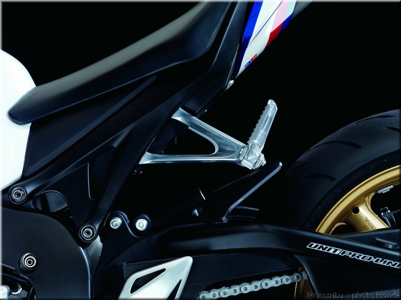 honda-cbr1000rr-2009_040