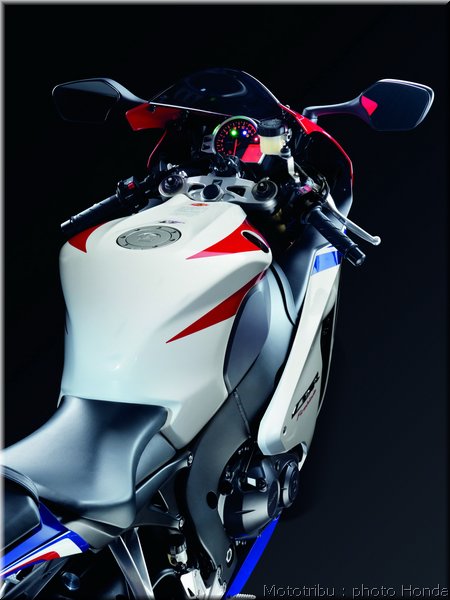 honda-cbr1000rr-2009_044