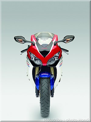 honda-cbr1000rr-2009_007.jpg