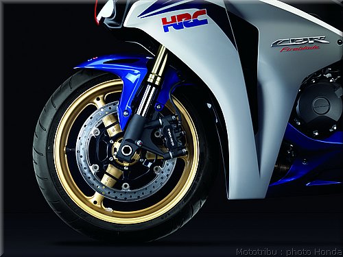 honda-cbr1000rr-2009_015.jpg