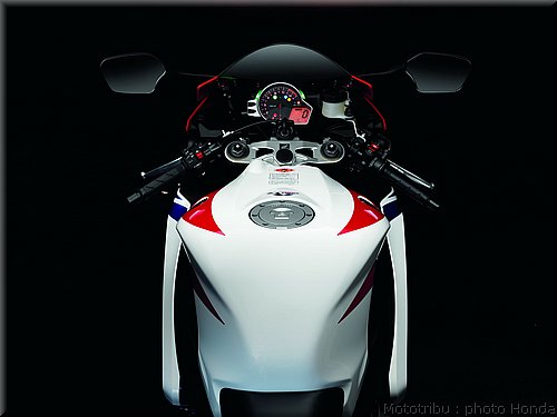honda-cbr1000rr-2009_020.jpg