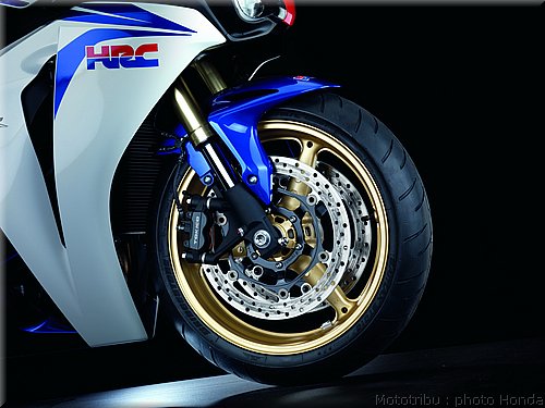 honda-cbr1000rr-2009_023.jpg