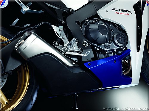 honda-cbr1000rr-2009_029.jpg