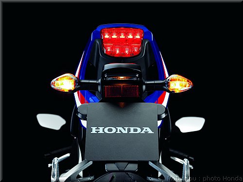 honda-cbr1000rr-2009_033.jpg