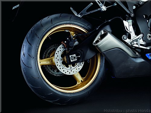 honda-cbr1000rr-2009_037.jpg