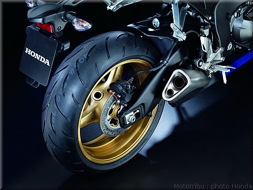 honda-cbr1000rr-2009_039.jpg