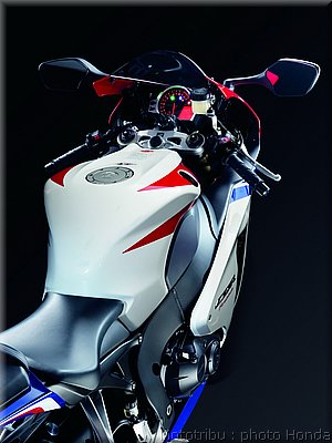 honda-cbr1000rr-2009_044.jpg