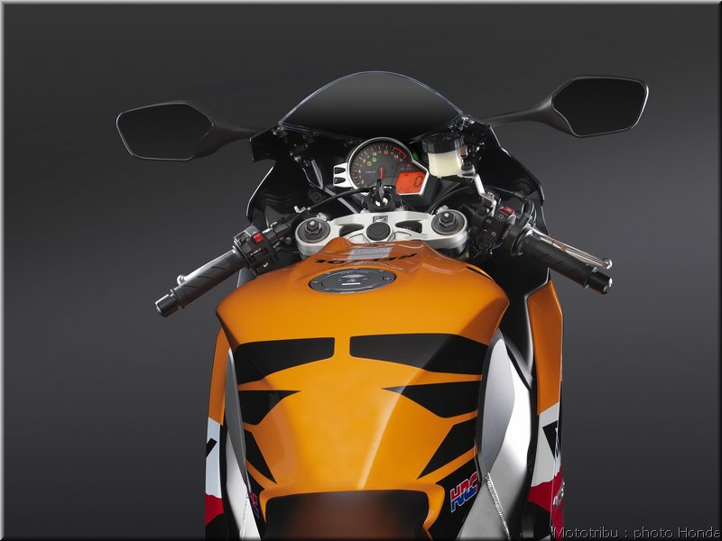 honda_cbr1000_rrabs_018